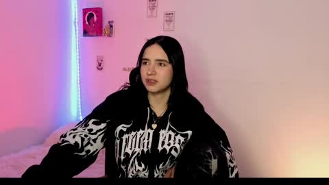 Snapshot of emily_lindey_ chatting on May 2026 04:19:01 AM Emily Lindey online show from May 2026 04:19:01 AM