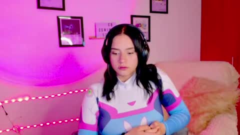 Snapshot of emily_lindey_ chatting on May 2026 06:00:01 AM Emily Lindey online show from May 2026 06:00:01 AM