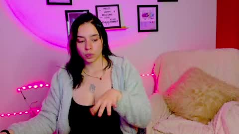 Snapshot of emily_lindey_ chatting on June 2026 02:24:01 AM Emily Lindey online show from June 2026 02:24:01 AM