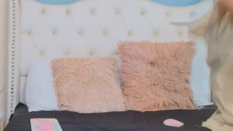 Emily online show from November 2025 08:11:02 PM