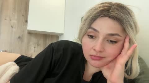 emily_morning_dew online show from October 2025 01:07:02 PM