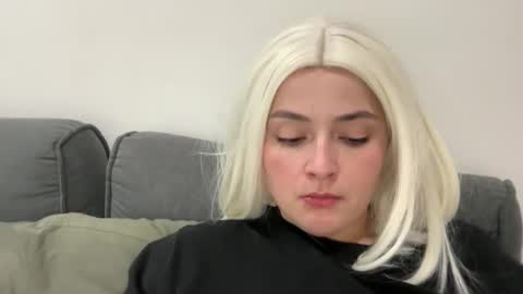 emily_morning_dew online show from November 2025 01:11:02 PM