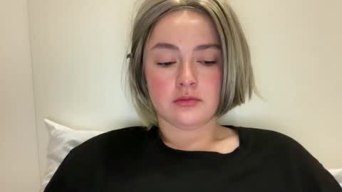 Snapshot of emily_morning_dew chatting on April 2026 03:00:02 AM emily_morning_dew online show from April 2026 03:00:02 AM