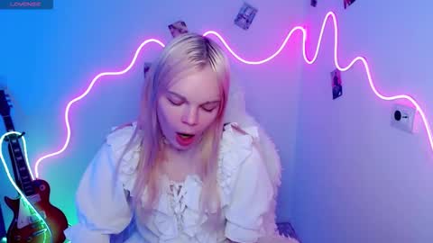 Lia online show from October 2025 01:34:02 PM