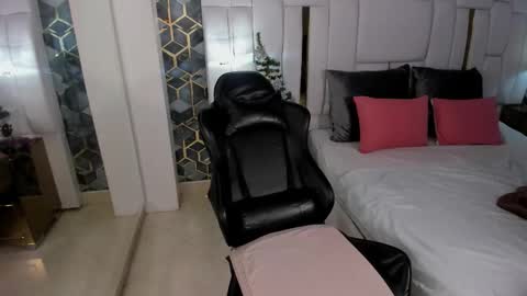 Emily online show from December 2025 10:15:01 PM