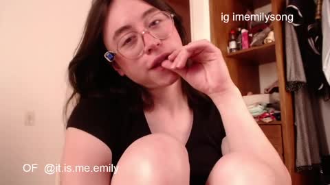 emily_pearl_ online show from April 2026 10:10:01 PM