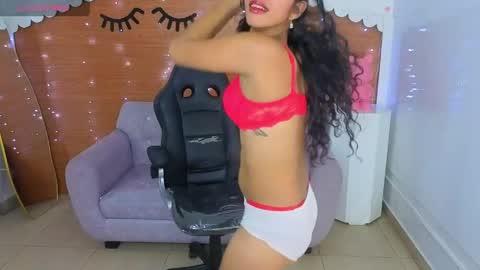 emily_smith_t online show from April 2026 07:49:02 PM