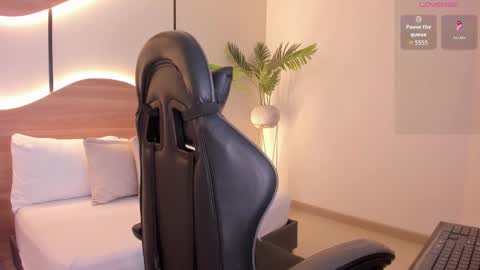 emily_tolson online show from November 2025 07:05:02 PM