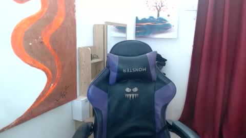 emily_xo143 online show from May 2026 01:21:01 AM