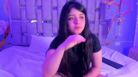 Snapshot of emilyandrew_ chatting on December 2025 05:15:02 AM Amily Andrew online show from December 2025 05:15:02 AM