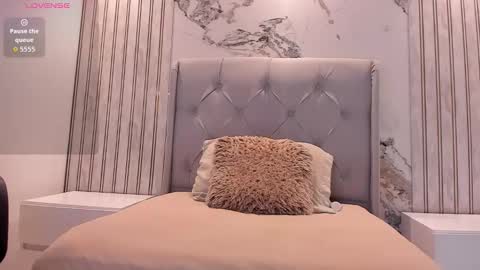  E M Y L Y  online show from March 2026 12:38:01 PM