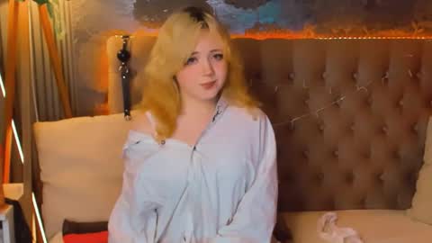Snapshot of emilyangels chatting on May 2026 06:08:01 AM Baby Emelli online show from May 2026 06:08:01 AM