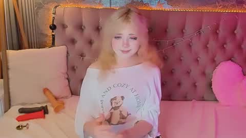Snapshot of emilyangels chatting on June 2026 06:55:01 AM Baby Emelli online show from June 2026 06:55:01 AM