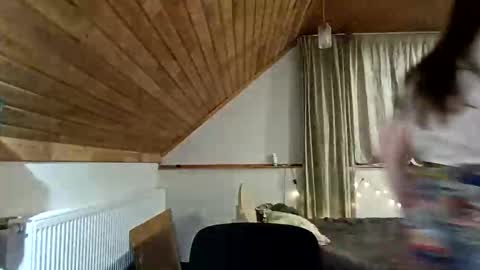 emilyar online show from April 2026 08:33:01 PM