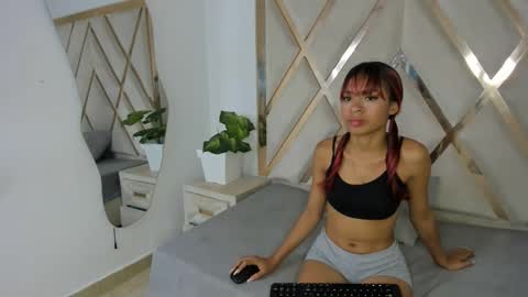 emilyasm online show from November 2025 10:10:01 PM