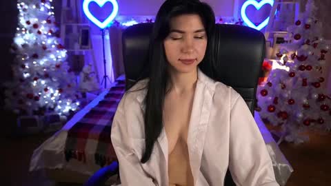 Emy online show from December 2024 01:00:01 PM