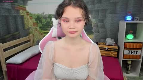Emilyhaves online show from September 2025 07:05:01 PM