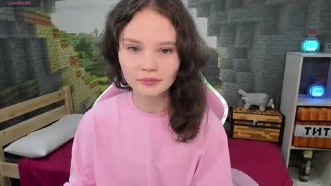 Emilyhaves online show from October 2025 06:19:02 PM