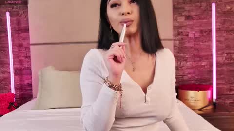 Snapshot of emilycolle_ chatting on March 2025 05:18:02 AM Emily online show from March 2025 05:18:02 AM