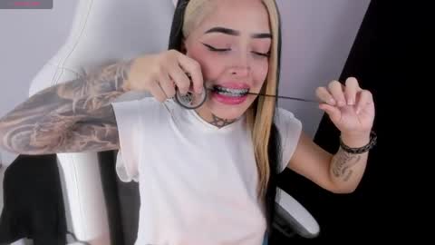 Snapshot of emilydaft chatting on May 2026 11:45:02 PM fari online show from May 2026 11:45:02 PM