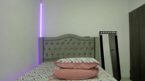 Camila online show from January 2025 11:06:01 PM