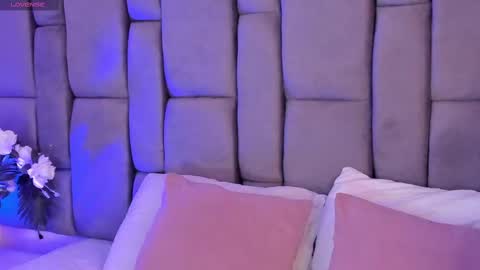 Snapshot of emilyflame chatting on October 2025 12:15:02 PM Emily Flame online show from October 2025 12:15:02 PM