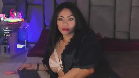 Snapshot of emilyflame chatting on October 2025 12:30:02 PM Emily Flame online show from October 2025 12:30:02 PM