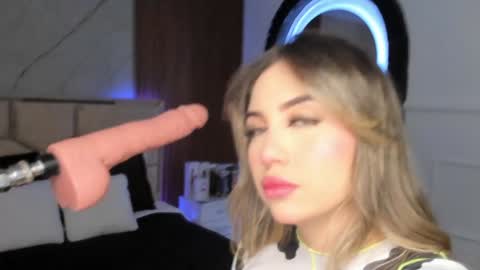 Emily Hendrix online show from December 2024 07:34:02 PM