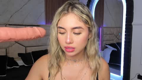 Emily Hendrix online show from December 2024 07:48:02 PM