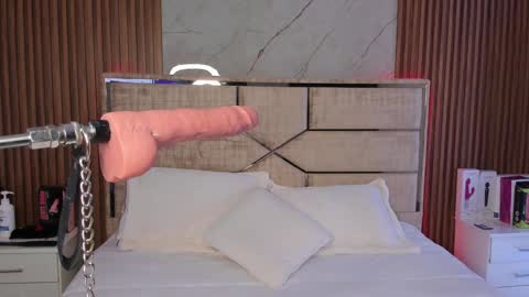 Emily Hendrix online show from December 2024 08:18:01 AM