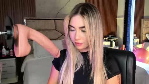 Emily Hendrix online show from September 2025 08:21:02 PM