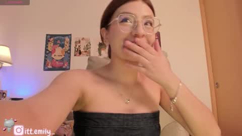 Snapshot of emilyincb1 chatting on February 2026 01:18:02 AM first stream May 5 ig online show from February 2026 01:18:02 AM