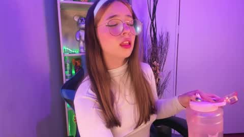 VALEEEN online show from March 2025 07:10:02 PM