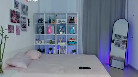 Hey i am  Emily     am -  pm online show from April 2026 06:10:01 PM