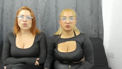 Snapshot of emilyriskhot chatting on February 2025 10:40:02 PM emily friends online show from February 2025 10:40:02 PM