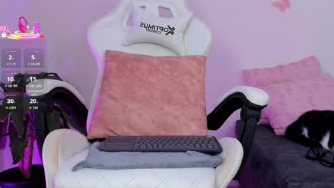 Emily  online show from October 2025 09:44:01 PM