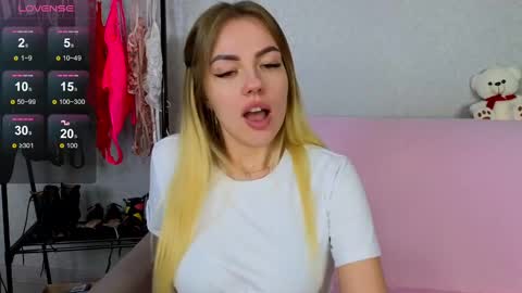 Emily Robbie online show from February 2025 09:47:02 PM