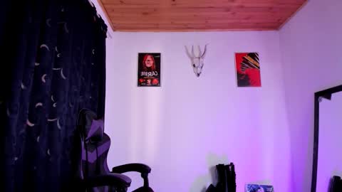  Emily Support me to have 100 likes plx online show from November 2025 06:29:01 PM