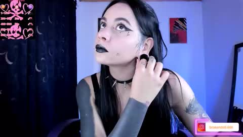  Emily Support me to have 100 likes plx online show from November 2025 07:35:01 PM