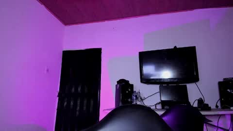  Emily Support me to have 100 likes plx online show from April 2026 12:59:02 AM