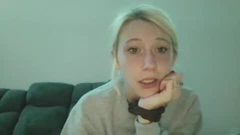 emilywarren296 online show from October 2025 02:29:02 PM