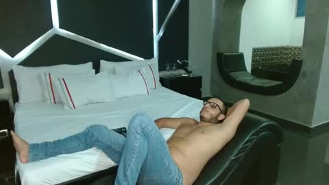 Emilly Willis online show from January 2025 03:07:01 AM