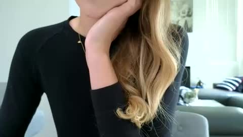 emilly online show from October 2025 08:11:02 PM