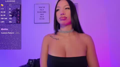 Snapshot of emilyymiller chatting on November 2025 06:35:01 PM Emily online show from November 2025 06:35:01 PM