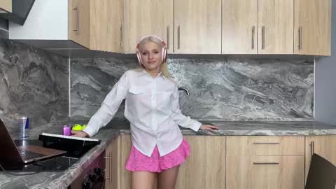 Eminent Eva online show from January 2025 05:38:02 PM