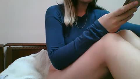 emma_991 online show from December 2024 10:01:01 AM