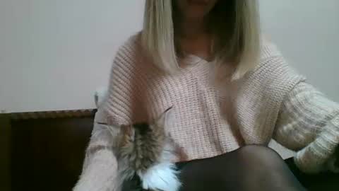 emma_991 online show from December 2024 01:25:01 PM