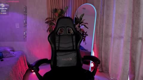   online show from November 2025 09:36:01 PM