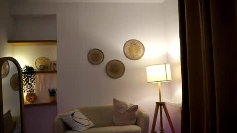 Your Emma online show from March 2025 10:52:02 PM