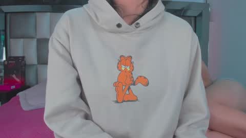 emma__js_ online show from October 2025 12:00:02 PM